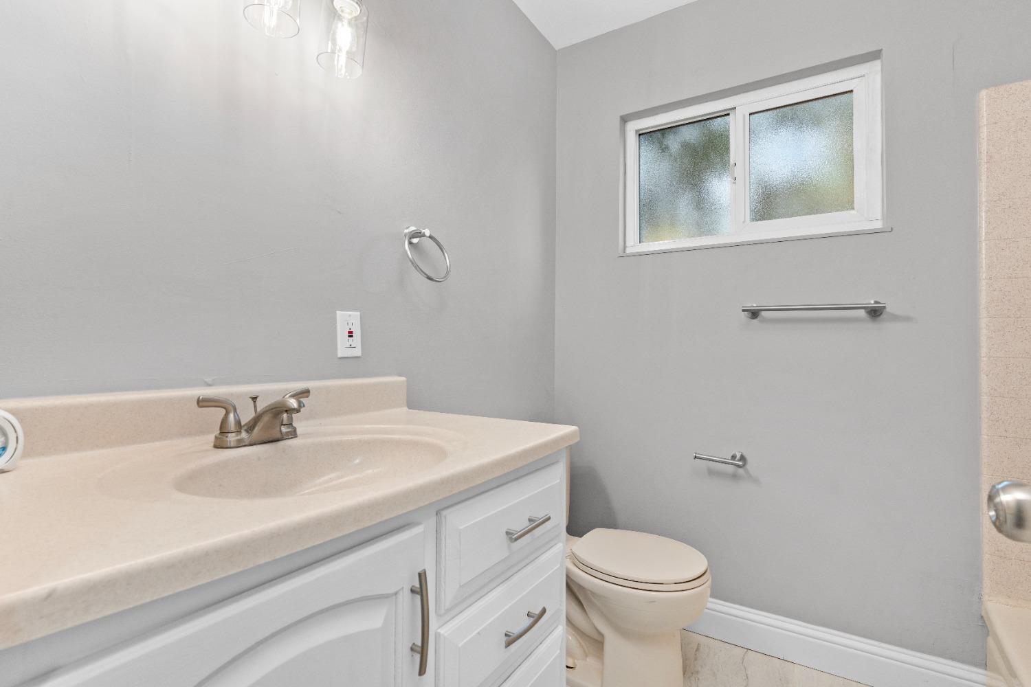 Detail Gallery Image 27 of 43 For 7593 Titian Pkwy, Sacramento,  CA 95823 - 3 Beds | 2 Baths