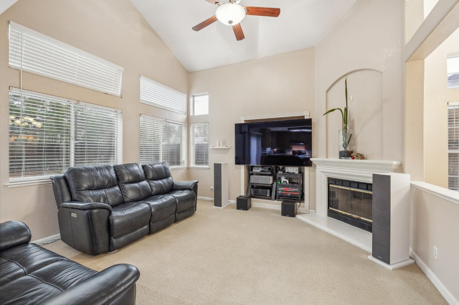 Detail Gallery Image 11 of 36 For 2928 Turnbuckle Cir, Elk Grove,  CA 95758 - 4 Beds | 2/1 Baths