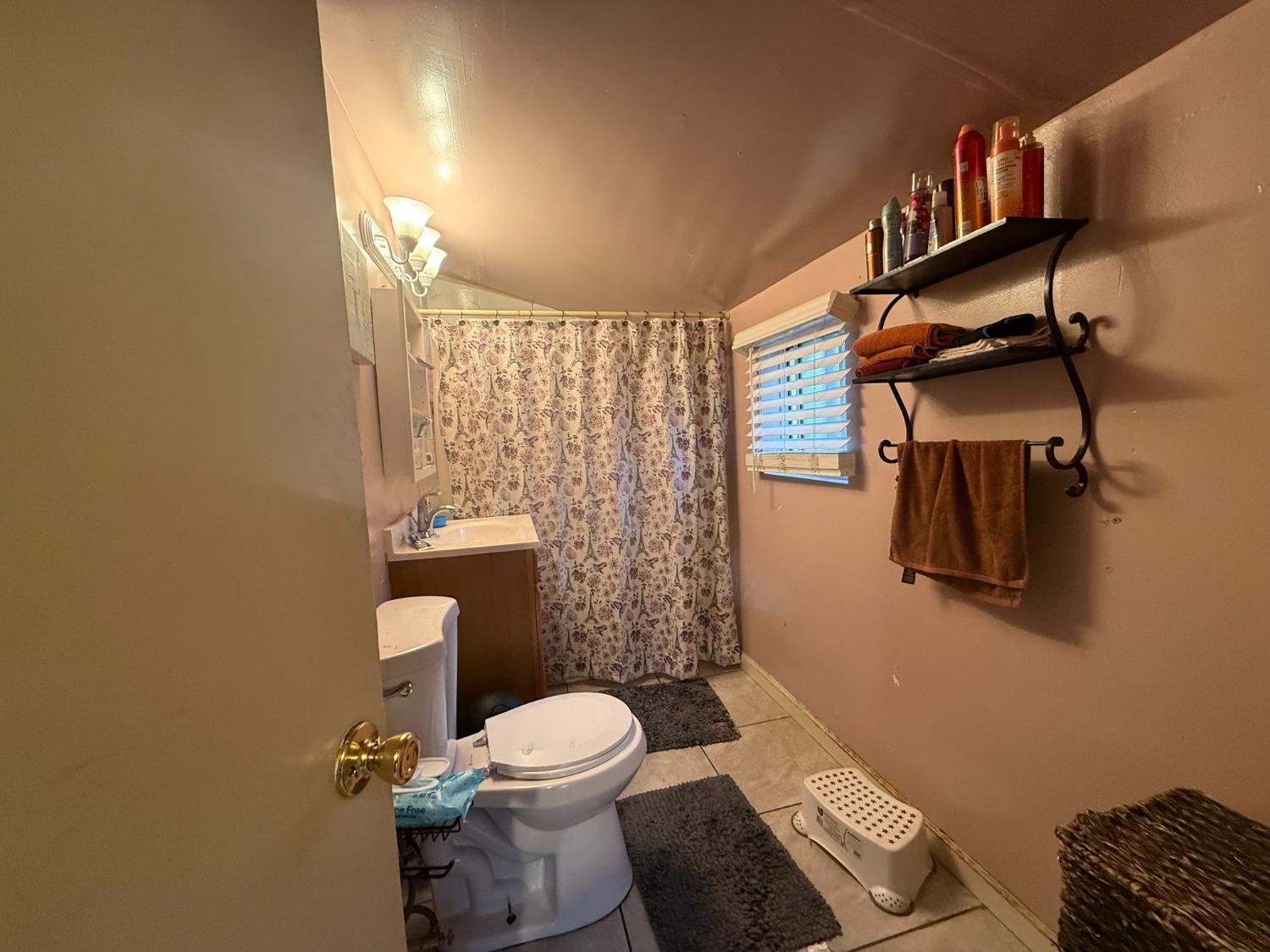 Detail Gallery Image 31 of 68 For 1925 E 15th St, Oakland,  CA 94606 - – Beds | – Baths