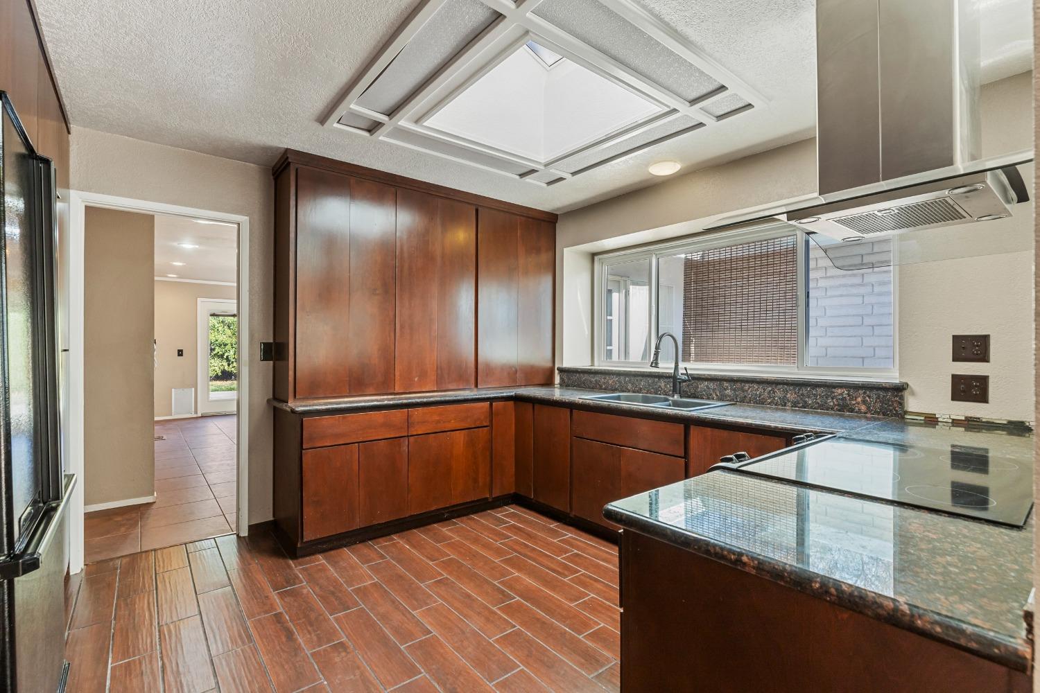 Detail Gallery Image 9 of 36 For 409 Coldwell Ave, Modesto,  CA 95354 - 3 Beds | 2 Baths