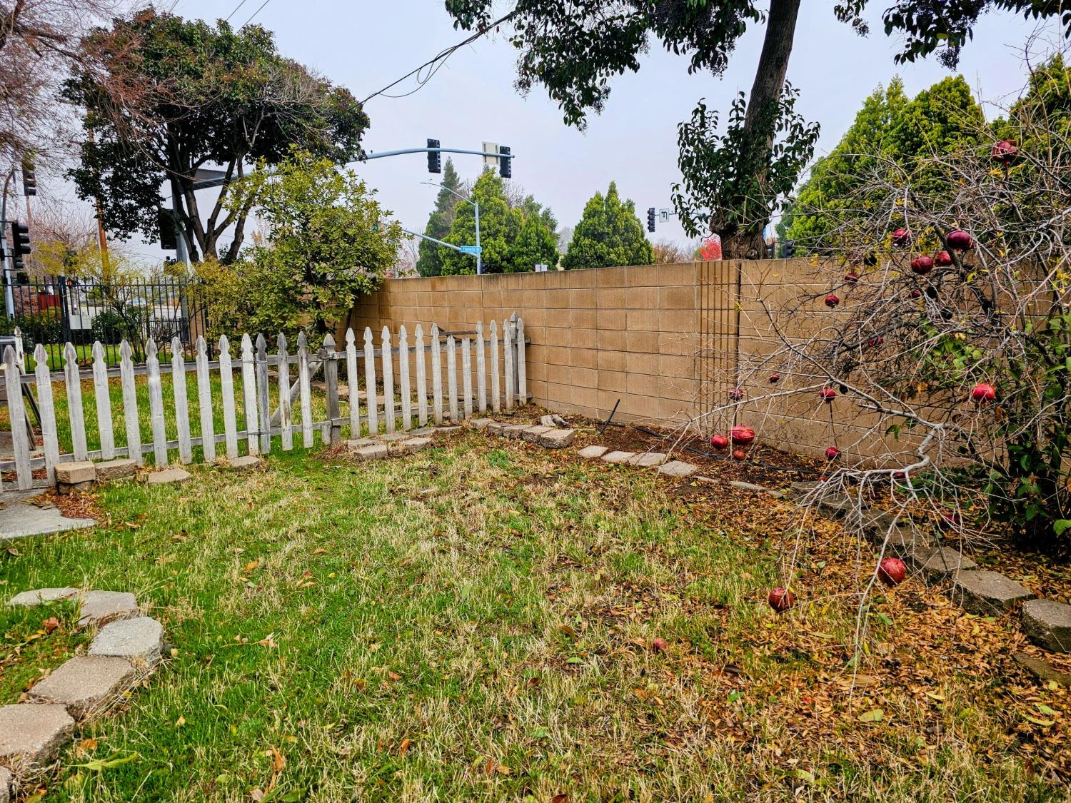 Detail Gallery Image 13 of 16 For 560 Yosemite Dr, Tracy,  CA 95376 - 4 Beds | 2 Baths