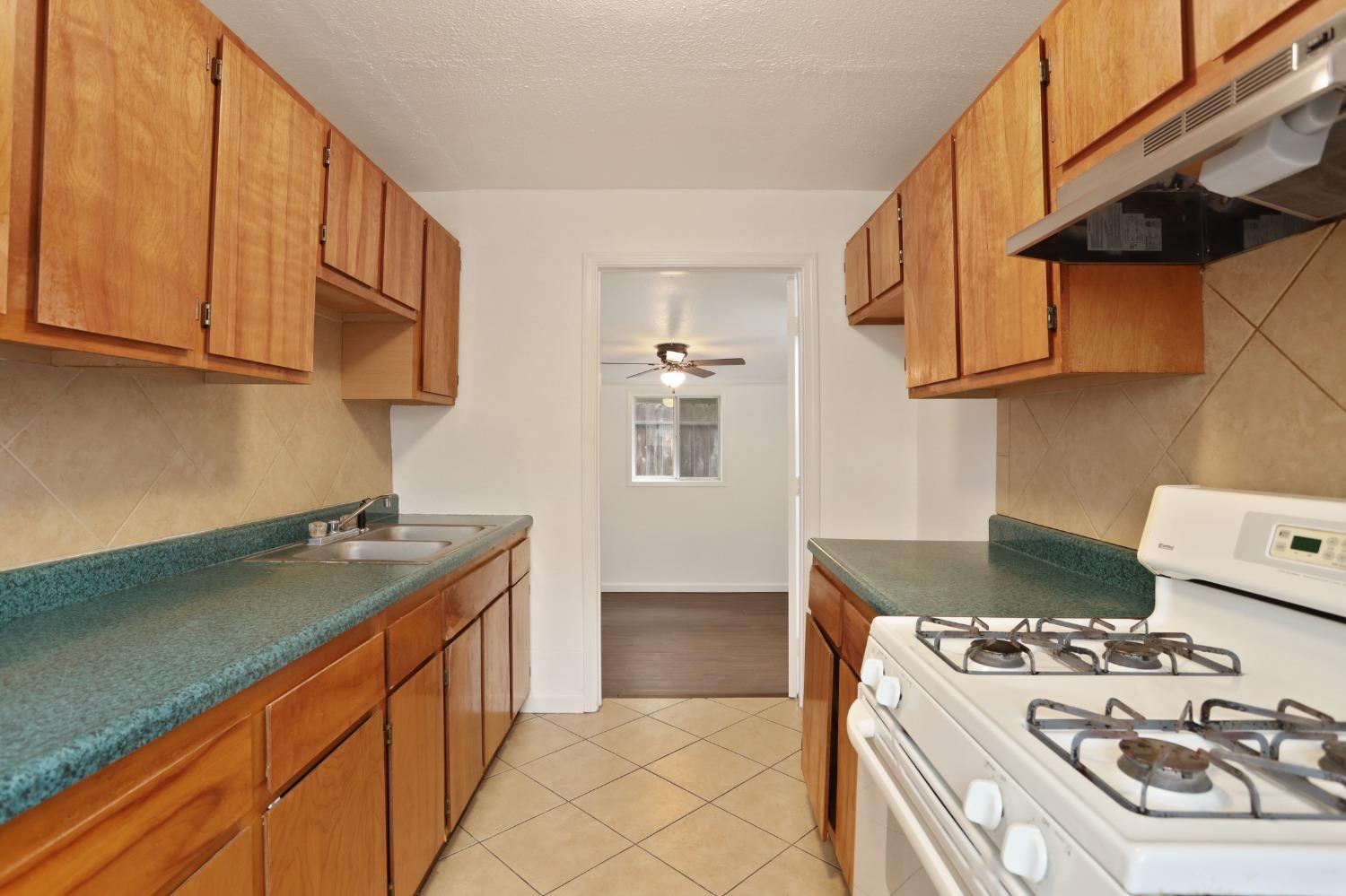 Detail Gallery Image 12 of 28 For 510 B St, Galt,  CA 95632 - 2 Beds | 1 Baths