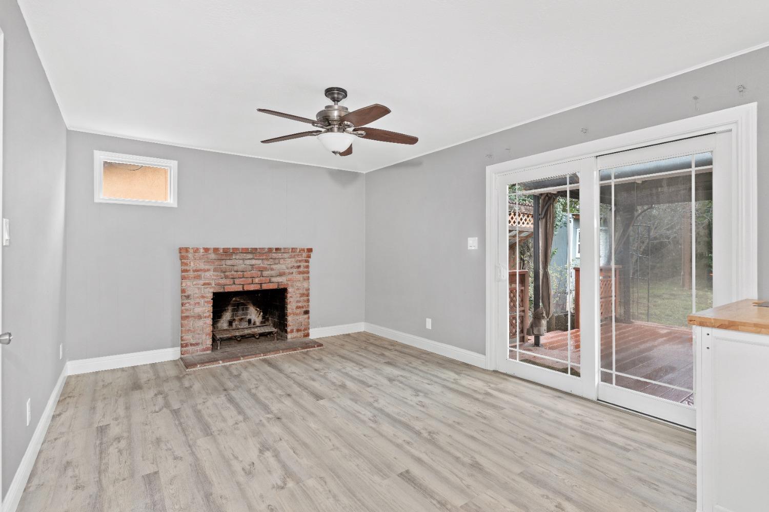 Detail Gallery Image 14 of 43 For 7593 Titian Pkwy, Sacramento,  CA 95823 - 3 Beds | 2 Baths