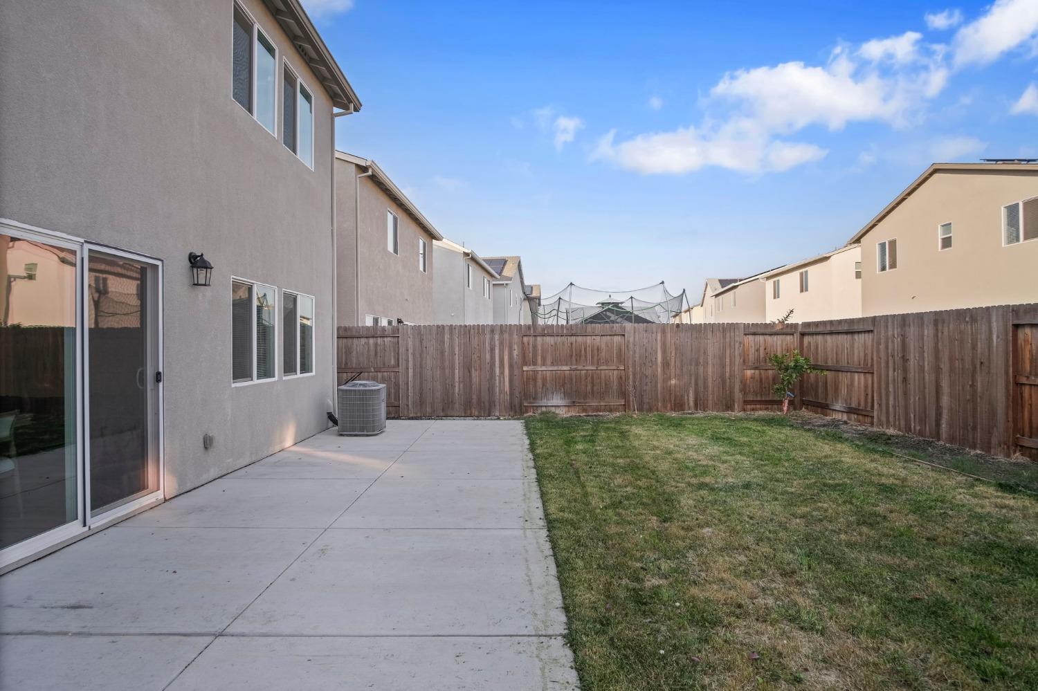 Detail Gallery Image 32 of 44 For 1452 Dorona Ln, Manteca,  CA 95336 - 4 Beds | 2/1 Baths