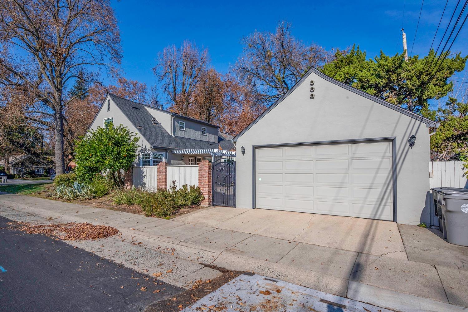 Detail Gallery Image 58 of 61 For 2789 Land Park Dr, Sacramento,  CA 95818 - 3 Beds | 3 Baths