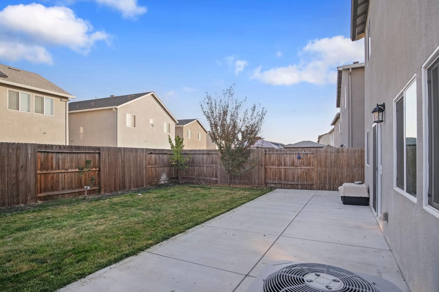 Detail Gallery Image 31 of 44 For 1452 Dorona Ln, Manteca,  CA 95336 - 4 Beds | 2/1 Baths