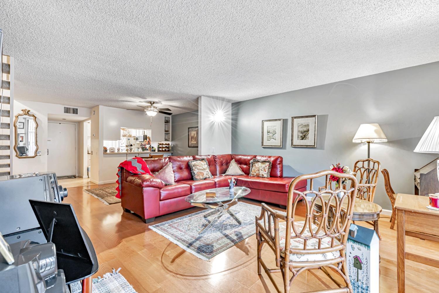 Detail Gallery Image 1 of 1 For 713 E Woodside Ln #2,  Sacramento,  CA 95825 - 2 Beds | 2/1 Baths