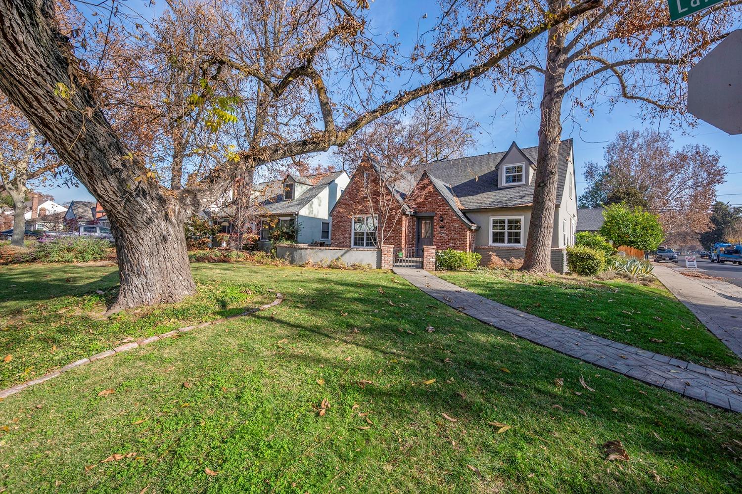 Detail Gallery Image 57 of 61 For 2789 Land Park Dr, Sacramento,  CA 95818 - 3 Beds | 3 Baths