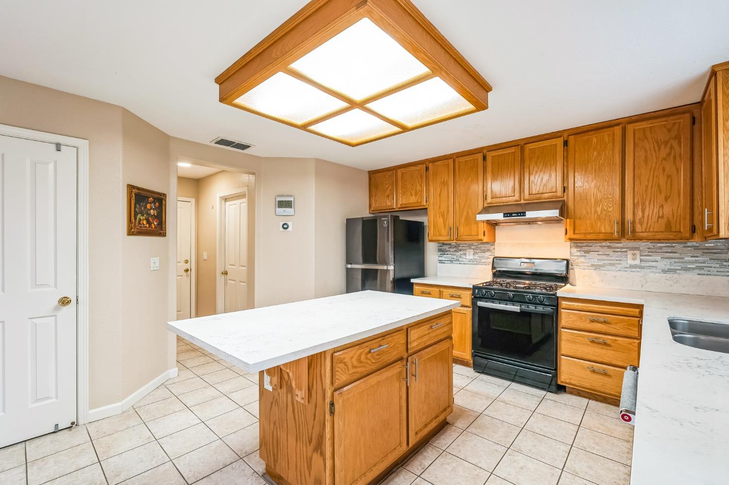 Detail Gallery Image 15 of 36 For 2928 Turnbuckle Cir, Elk Grove,  CA 95758 - 4 Beds | 2/1 Baths