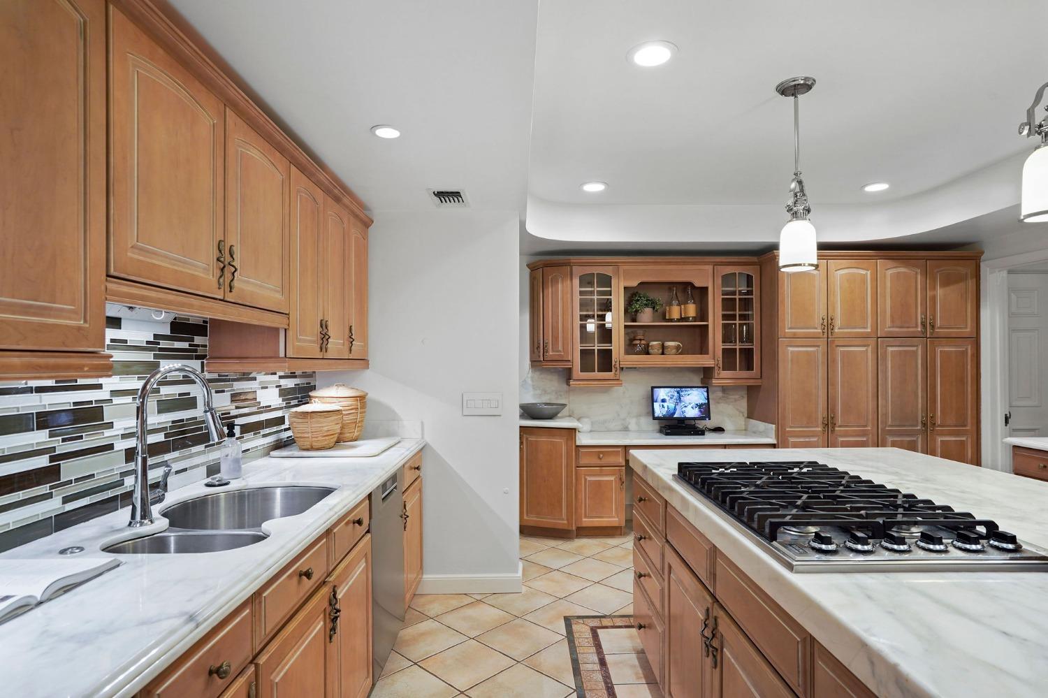 Detail Gallery Image 27 of 73 For 1401 11th Ave, Sacramento,  CA 95818 - 4 Beds | 2/1 Baths