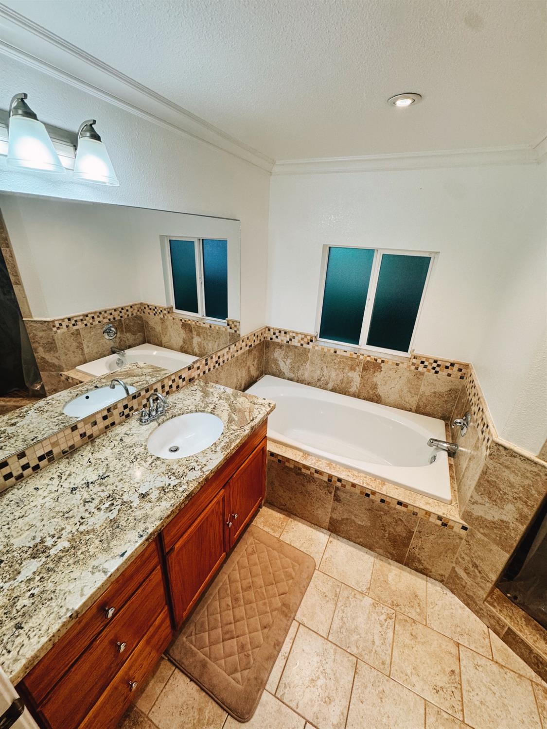 Detail Gallery Image 8 of 20 For 6646 Beamer Way, Rio Linda,  CA 95673 - 3 Beds | 2/1 Baths