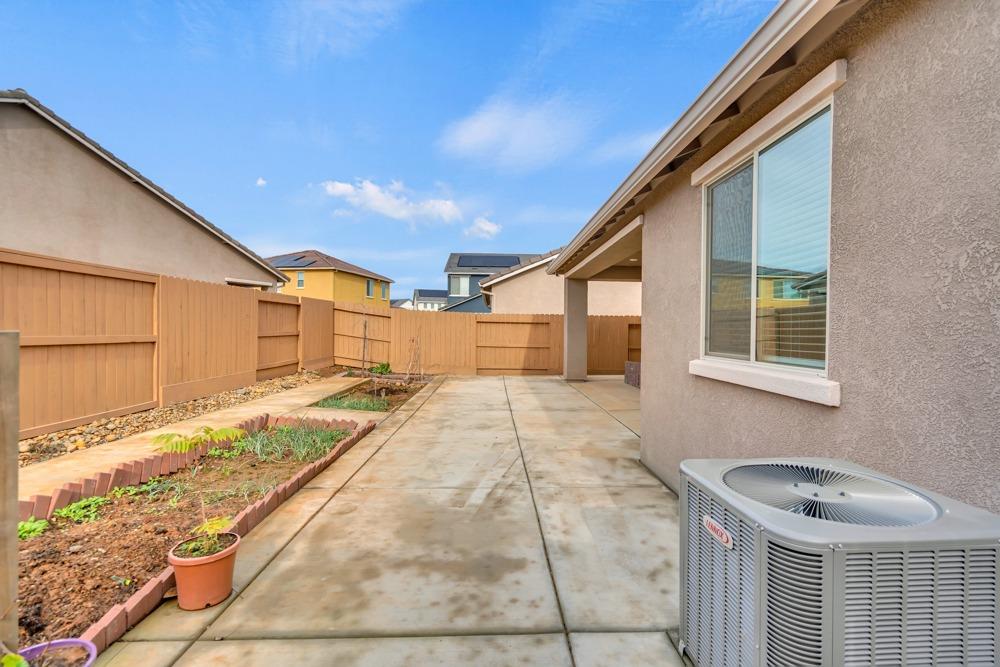 Detail Gallery Image 42 of 45 For 12862 Blueblanc Way, Rancho Cordova,  CA 95742 - 3 Beds | 2 Baths