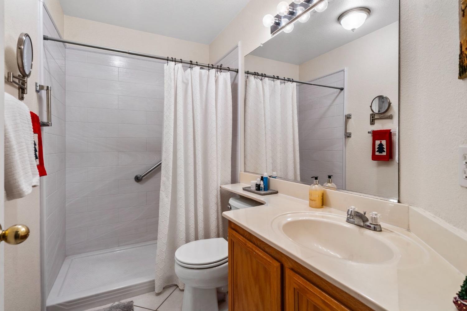 Detail Gallery Image 10 of 37 For 949 Bristow St, Manteca,  CA 95336 - 3 Beds | 2 Baths