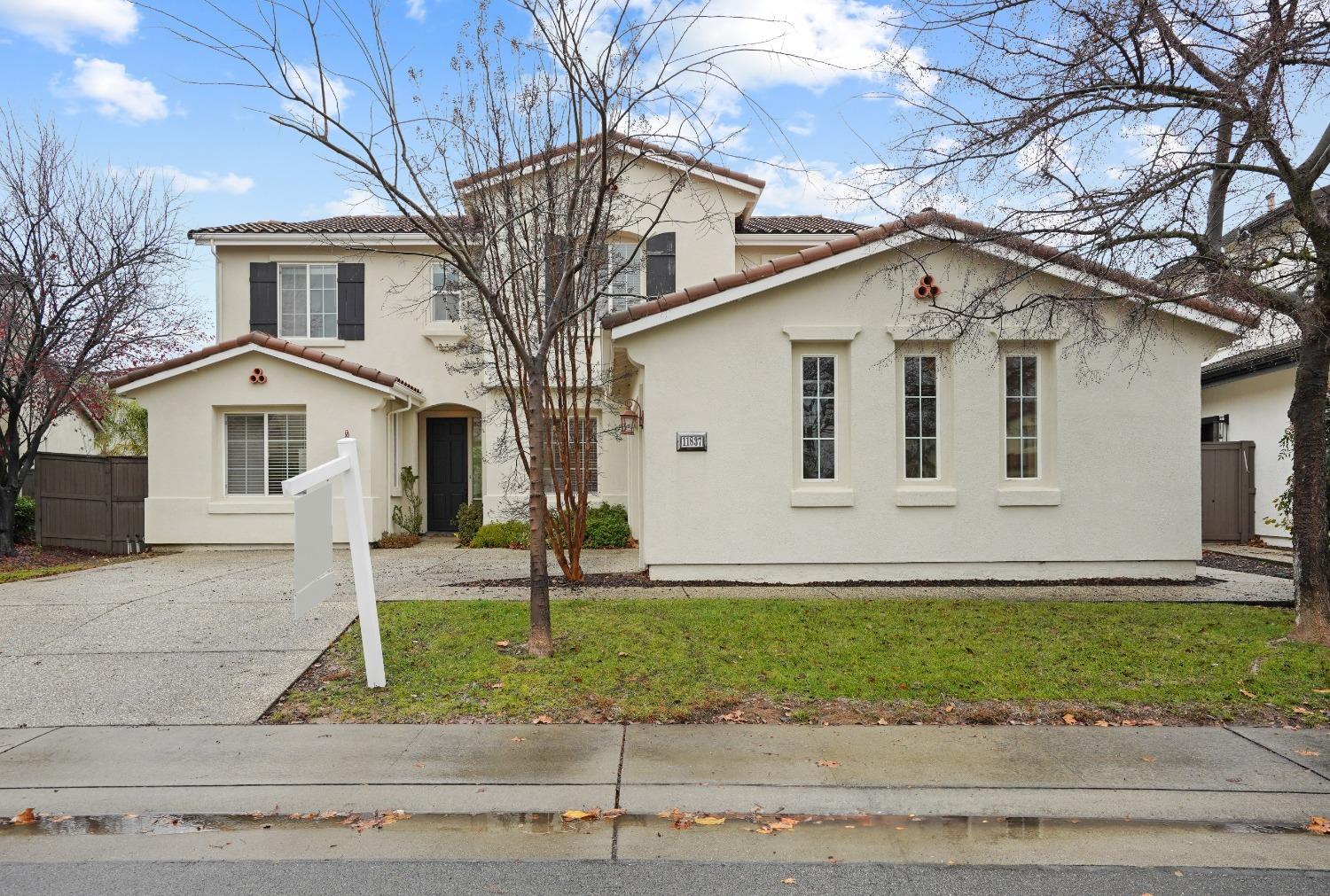 Detail Gallery Image 1 of 22 For 11837 Stone Hollow Way, Rancho Cordova,  CA 95742 - 5 Beds | 3 Baths