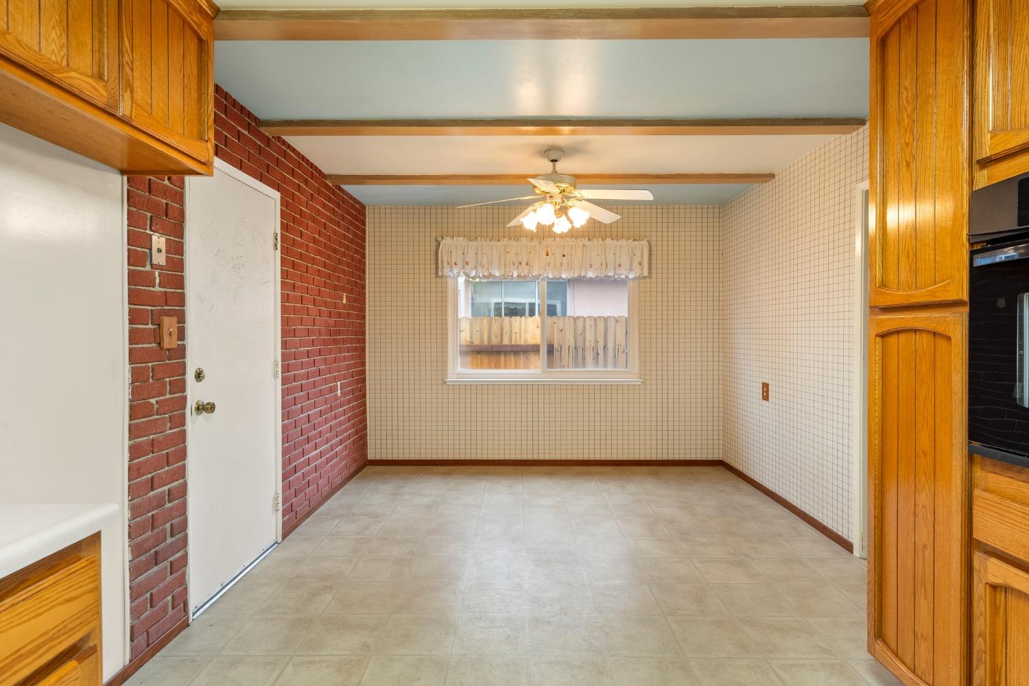 Detail Gallery Image 15 of 33 For 6228 Everest Way, Sacramento,  CA 95842 - 4 Beds | 2 Baths