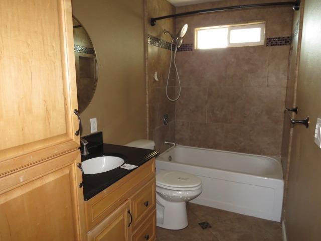 Detail Gallery Image 9 of 15 For 1970 Elmer Ave #B,  Yuba City,  CA 95993 - 3 Beds | 2 Baths