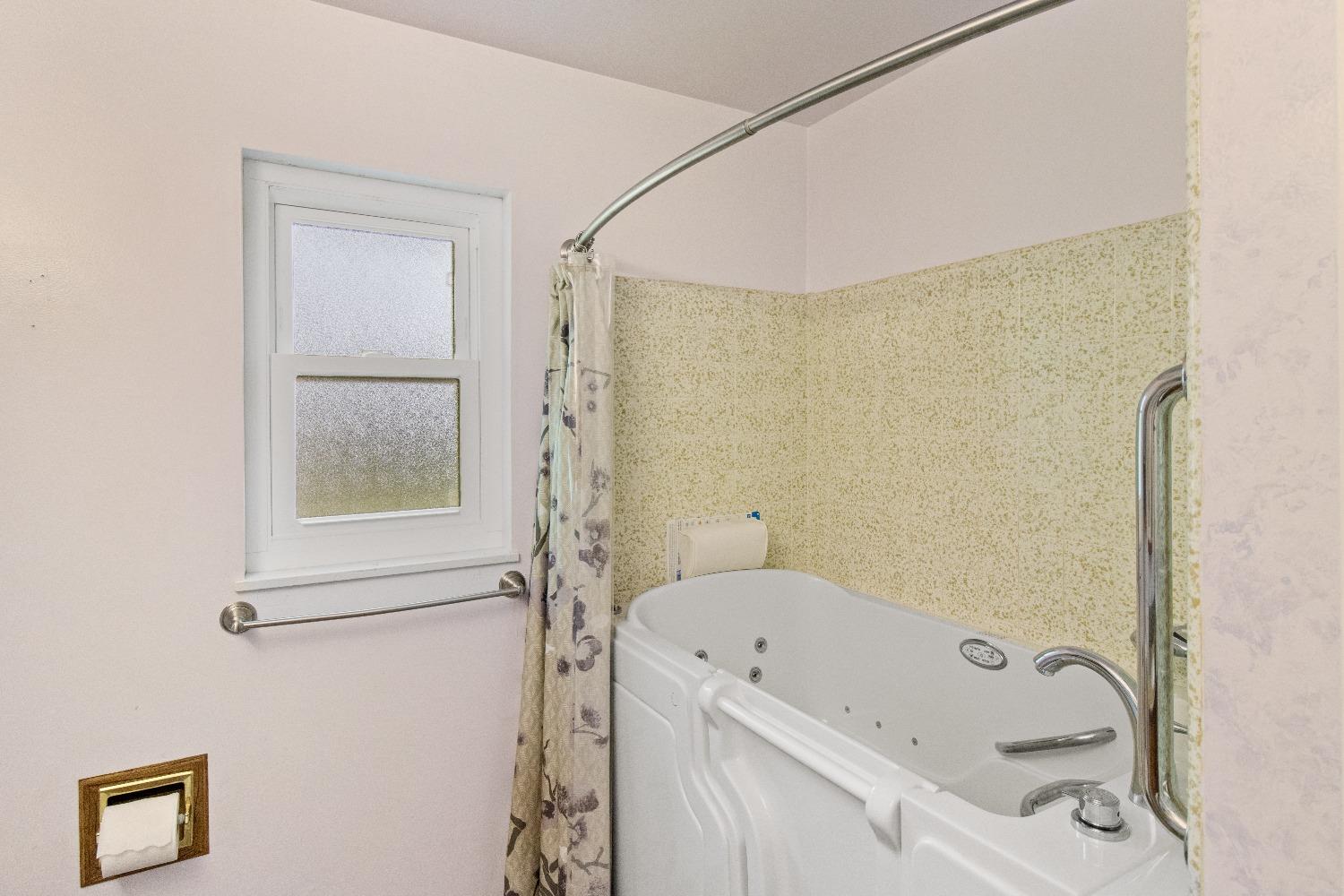 Detail Gallery Image 15 of 27 For 6930 Pecan Ave, Orangevale,  CA 95662 - 3 Beds | 1/1 Baths