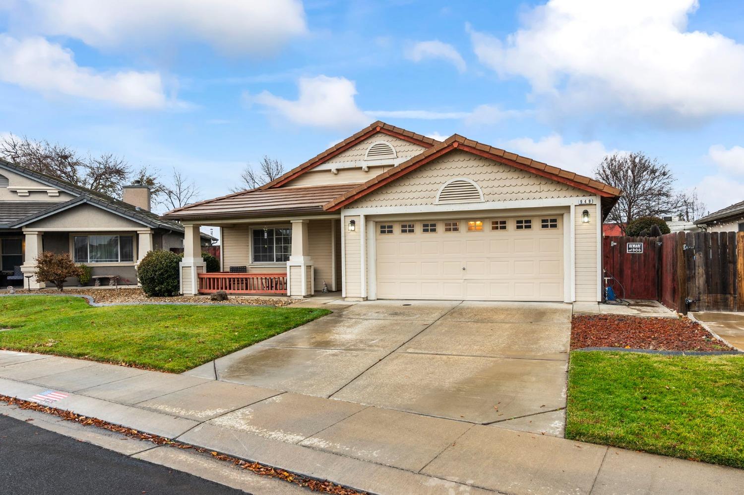 Detail Gallery Image 3 of 37 For 949 Bristow St, Manteca,  CA 95336 - 3 Beds | 2 Baths