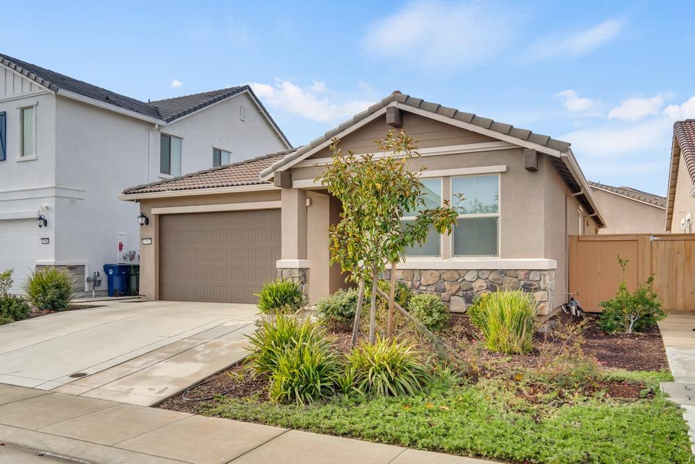 Detail Gallery Image 3 of 45 For 12862 Blueblanc Way, Rancho Cordova,  CA 95742 - 3 Beds | 2 Baths