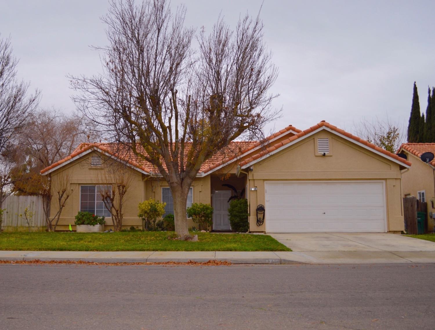 Detail Gallery Image 3 of 38 For 1719 San Simeone Way, Los Banos,  CA 93635 - 3 Beds | 2 Baths