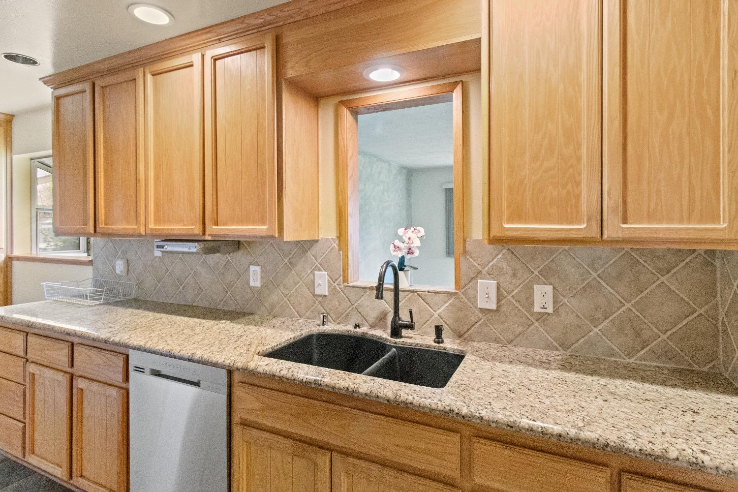 Detail Gallery Image 7 of 27 For 6930 Pecan Ave, Orangevale,  CA 95662 - 3 Beds | 1/1 Baths