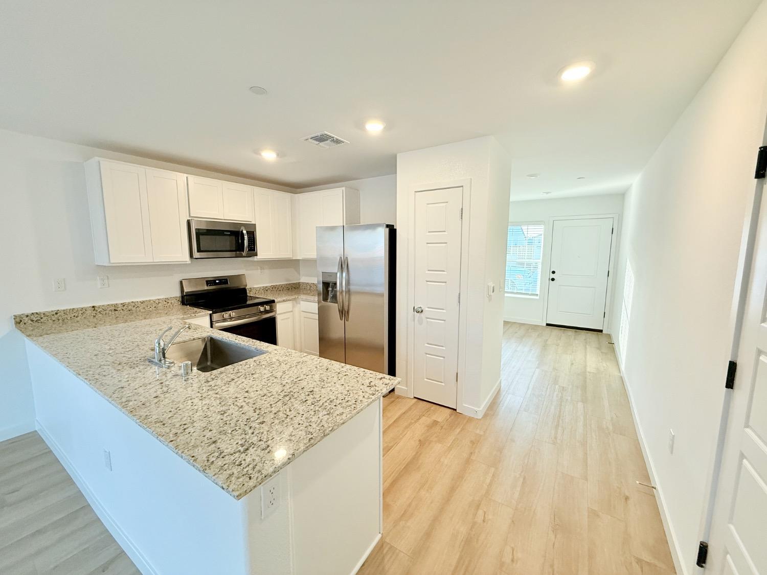 Detail Gallery Image 7 of 26 For 7459 Chadbourne Way, Sacramento,  CA 95829 - 4 Beds | 2/1 Baths