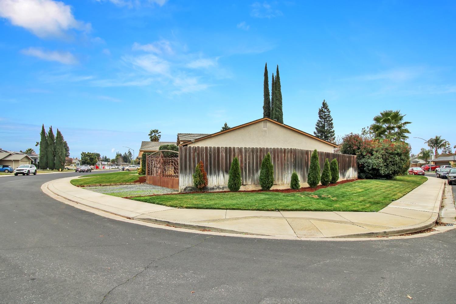 Detail Gallery Image 10 of 59 For 2042 Laredo Ln, Riverbank,  CA 95367 - 4 Beds | 2 Baths