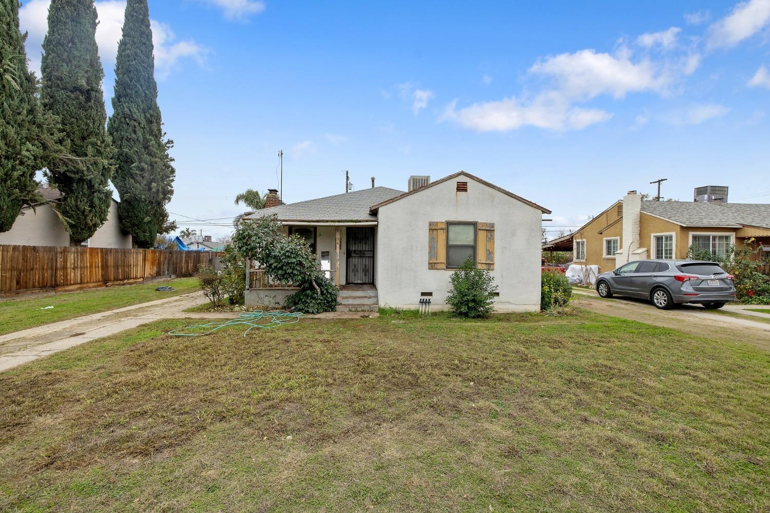 Detail Gallery Image 1 of 37 For 2134 E Cambridge Ave, Fresno,  CA 93703 - 3 Beds | 1 Baths