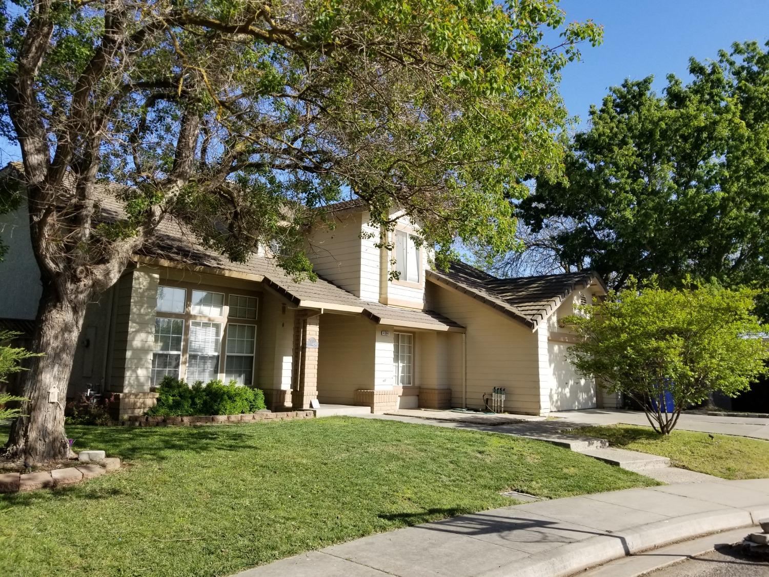 Detail Gallery Image 2 of 39 For 4004 St George Pl, Turlock,  CA 95382 - 4 Beds | 3 Baths