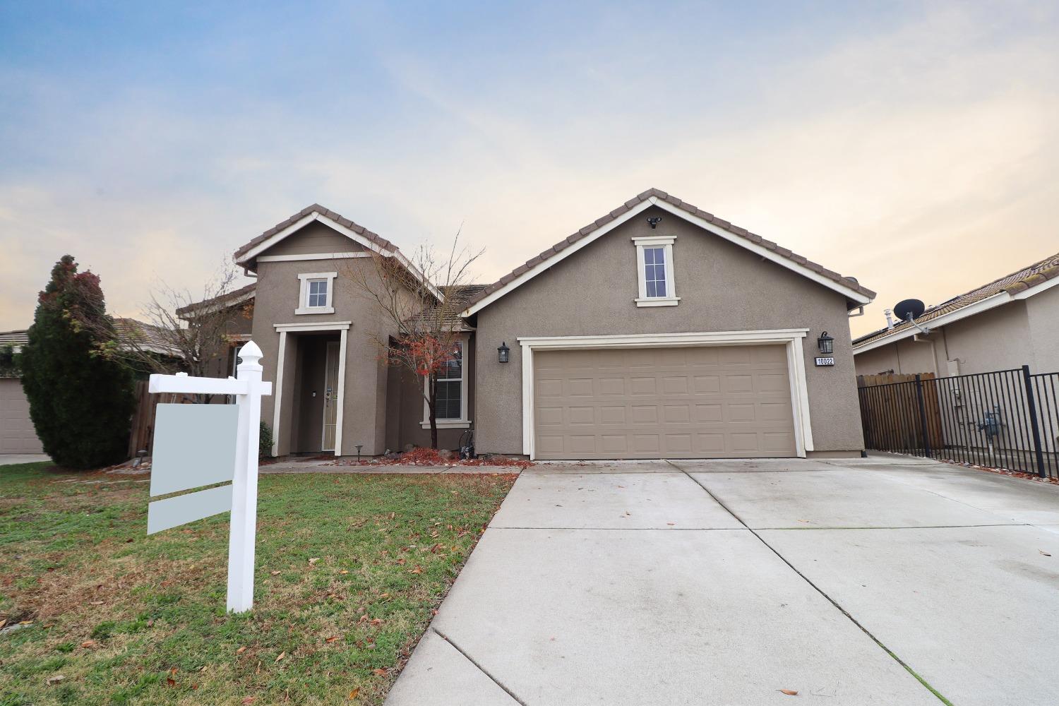 Detail Gallery Image 3 of 40 For 10022 Firstone Ct, Sacramento,  CA 95829 - 3 Beds | 2 Baths