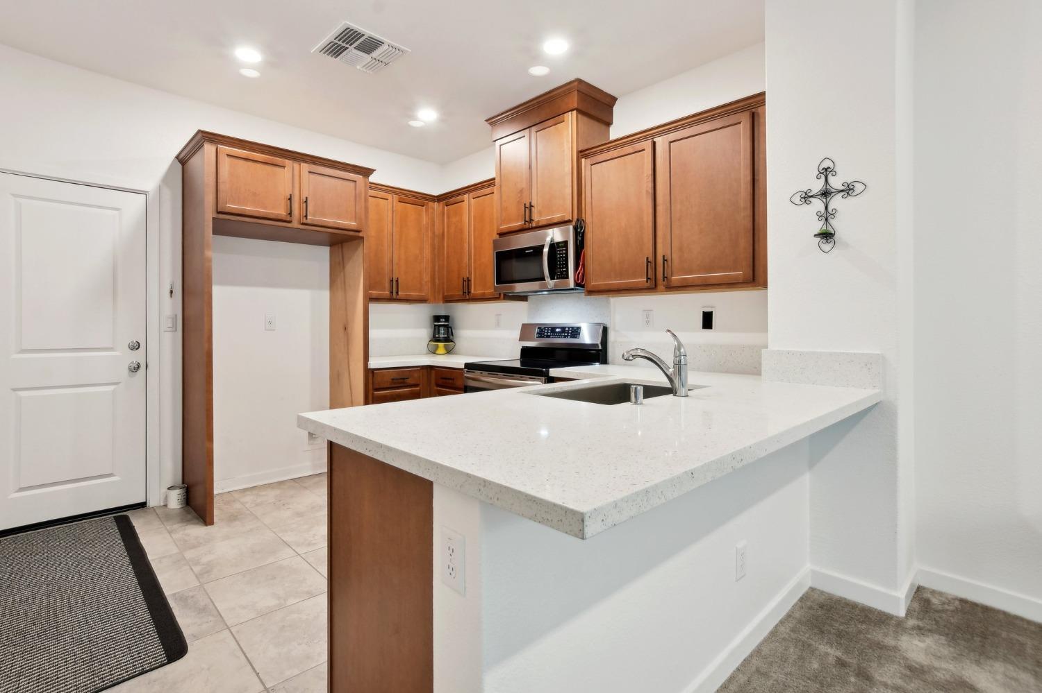 Detail Gallery Image 6 of 27 For 5301 E Commerce Way #60103,  Sacramento,  CA 95835 - 3 Beds | 2/1 Baths