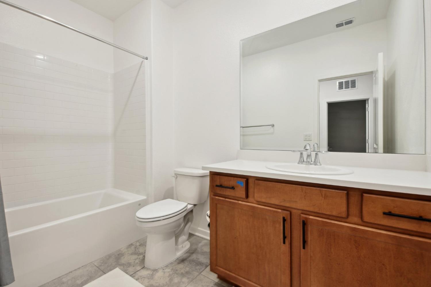 Detail Gallery Image 21 of 27 For 5301 E Commerce Way #60103,  Sacramento,  CA 95835 - 3 Beds | 2/1 Baths