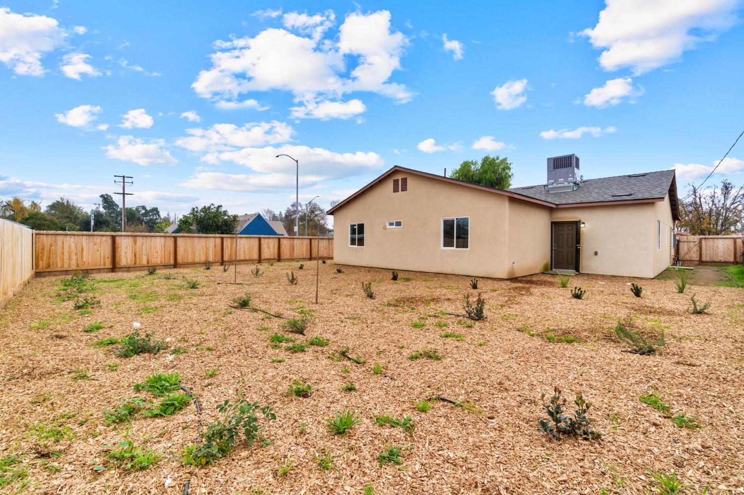 Detail Gallery Image 27 of 28 For 5195 E Madison Ave, Fresno,  CA 93727 - 5 Beds | 2/1 Baths