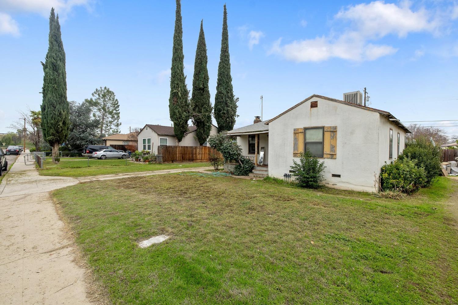 Detail Gallery Image 3 of 37 For 2134 E Cambridge Ave, Fresno,  CA 93703 - 3 Beds | 1 Baths