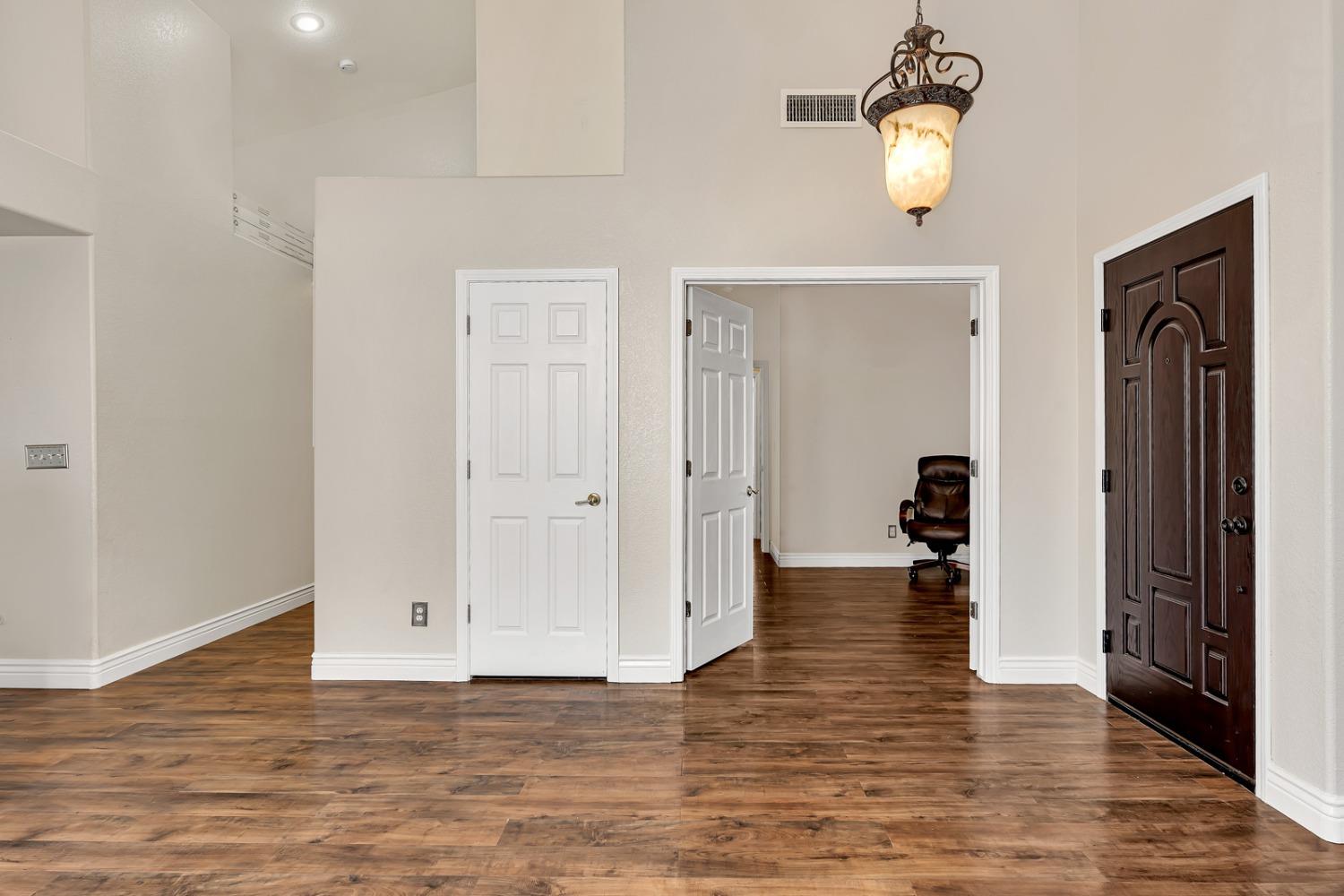 Detail Gallery Image 8 of 41 For 2083 Hastings Dr, Los Banos,  CA 93635 - 4 Beds | 2 Baths