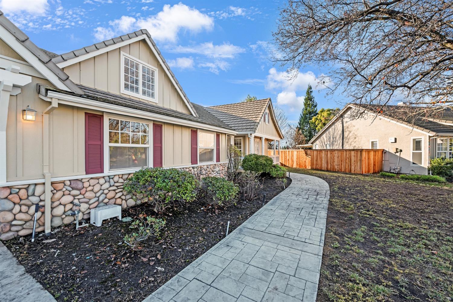 Detail Gallery Image 3 of 69 For 67 Gingerhill Ct, Roseville,  CA 95678 - 5 Beds | 3/1 Baths