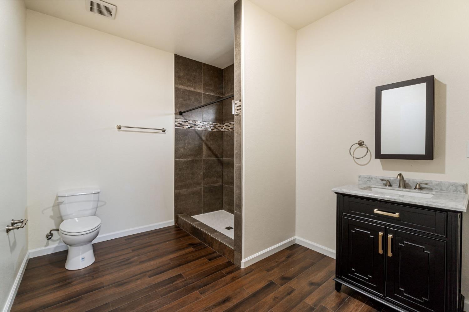 Detail Gallery Image 20 of 28 For 5195 E Madison Ave, Fresno,  CA 93727 - 5 Beds | 2/1 Baths