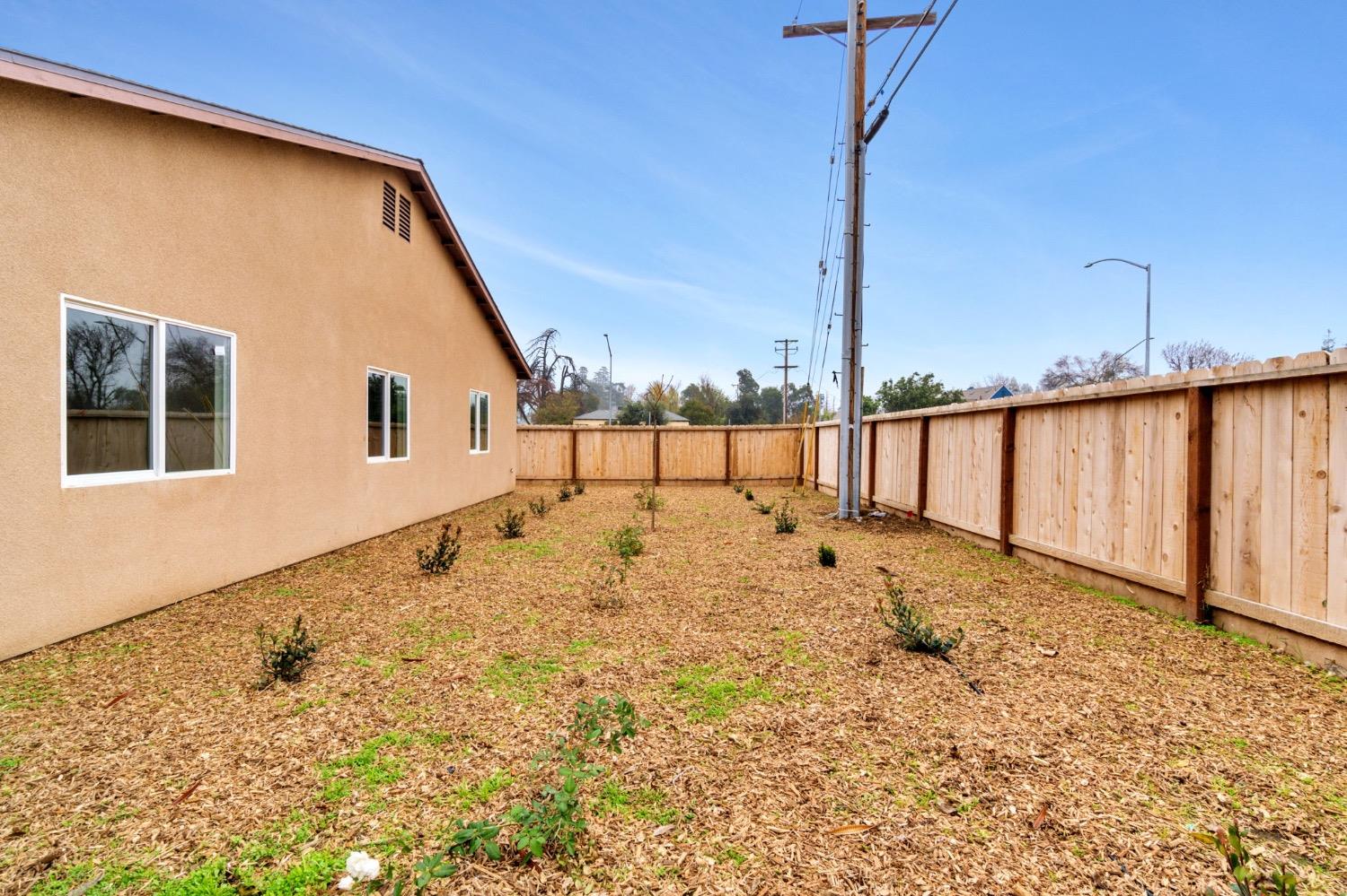 Detail Gallery Image 23 of 24 For 5194 E Belmont Ave, Fresno,  CA 93727 - 4 Beds | 2 Baths