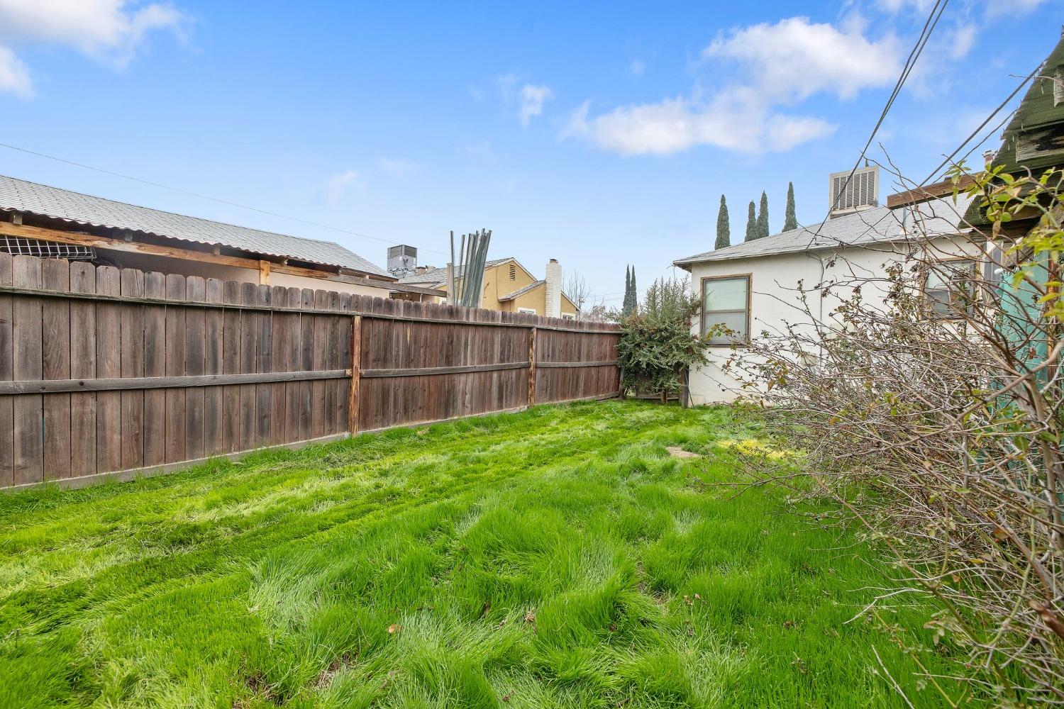 Detail Gallery Image 33 of 37 For 2134 E Cambridge Ave, Fresno,  CA 93703 - 3 Beds | 1 Baths