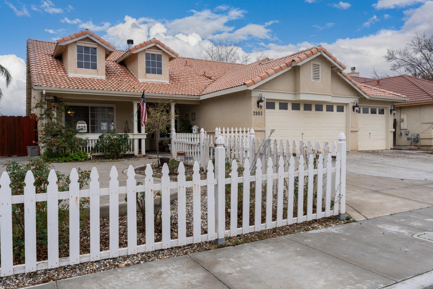 Detail Gallery Image 2 of 41 For 2083 Hastings Dr, Los Banos,  CA 93635 - 4 Beds | 2 Baths