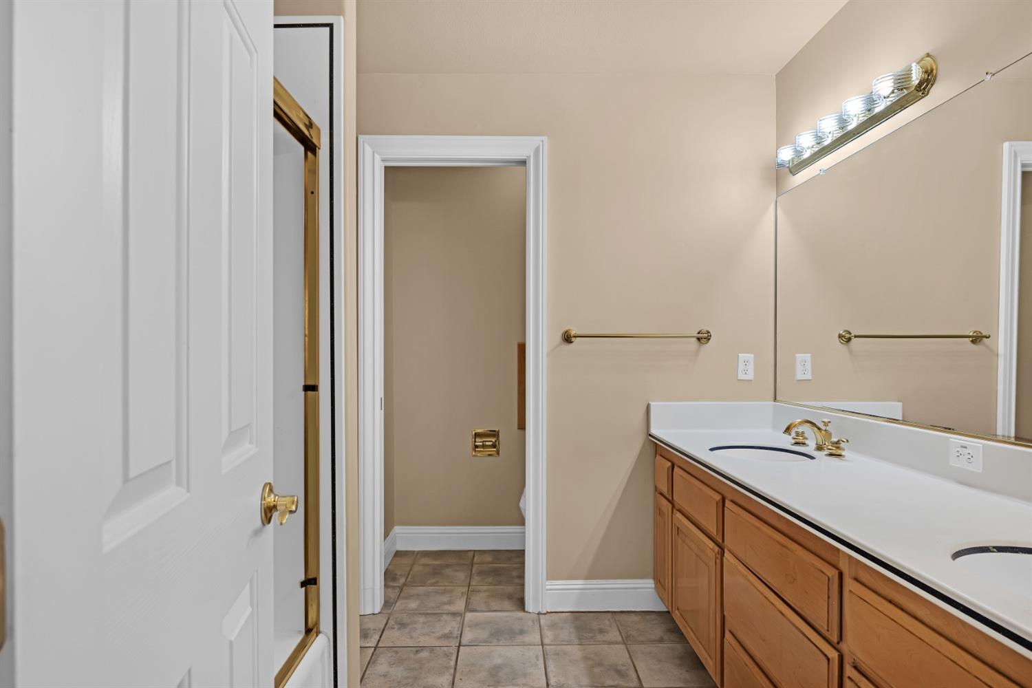 Detail Gallery Image 34 of 69 For 67 Gingerhill Ct, Roseville,  CA 95678 - 5 Beds | 3/1 Baths