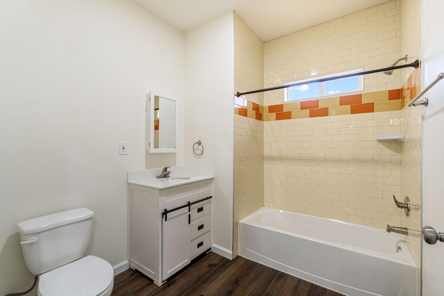 Detail Gallery Image 16 of 28 For 5195 E Madison Ave, Fresno,  CA 93727 - 5 Beds | 2/1 Baths