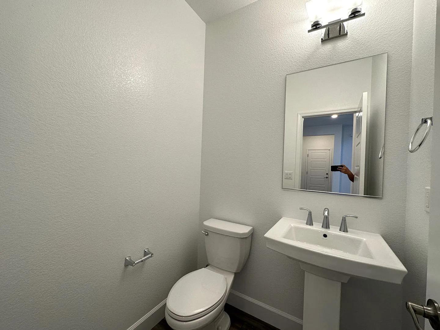 Detail Gallery Image 12 of 48 For 4006 Watermist Way, Sacramento,  CA 95835 - 5 Beds | 3/1 Baths