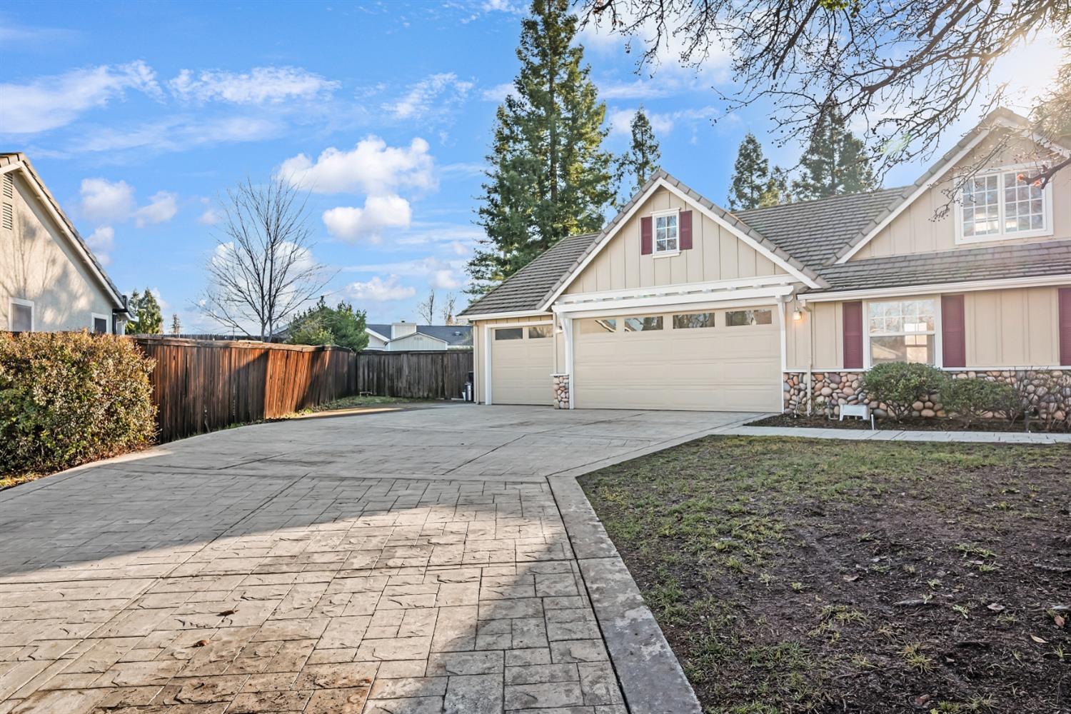 Detail Gallery Image 4 of 69 For 67 Gingerhill Ct, Roseville,  CA 95678 - 5 Beds | 3/1 Baths