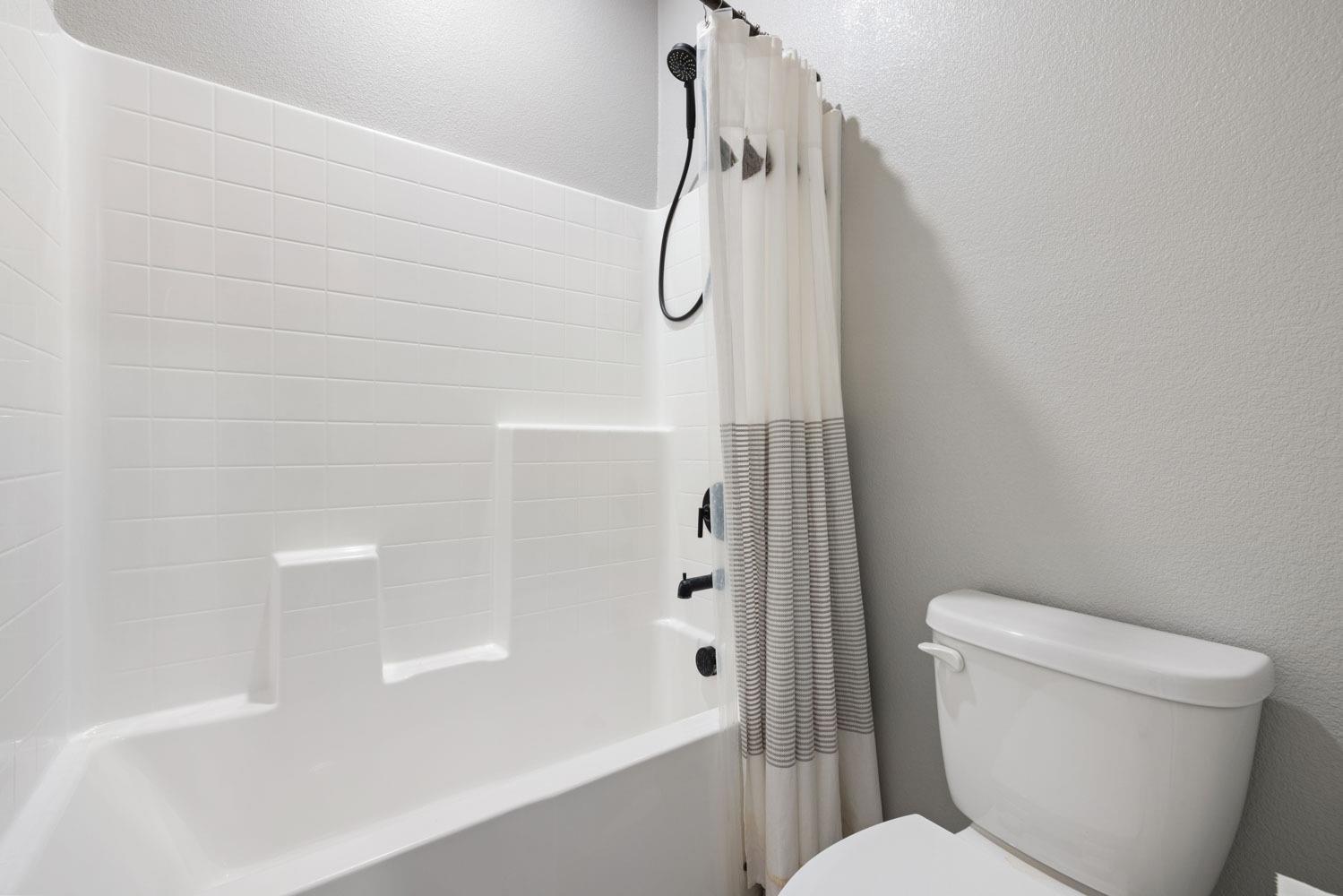 Detail Gallery Image 14 of 53 For 2348 Henri Ln, Lodi,  CA 95242 - 4 Beds | 2/1 Baths