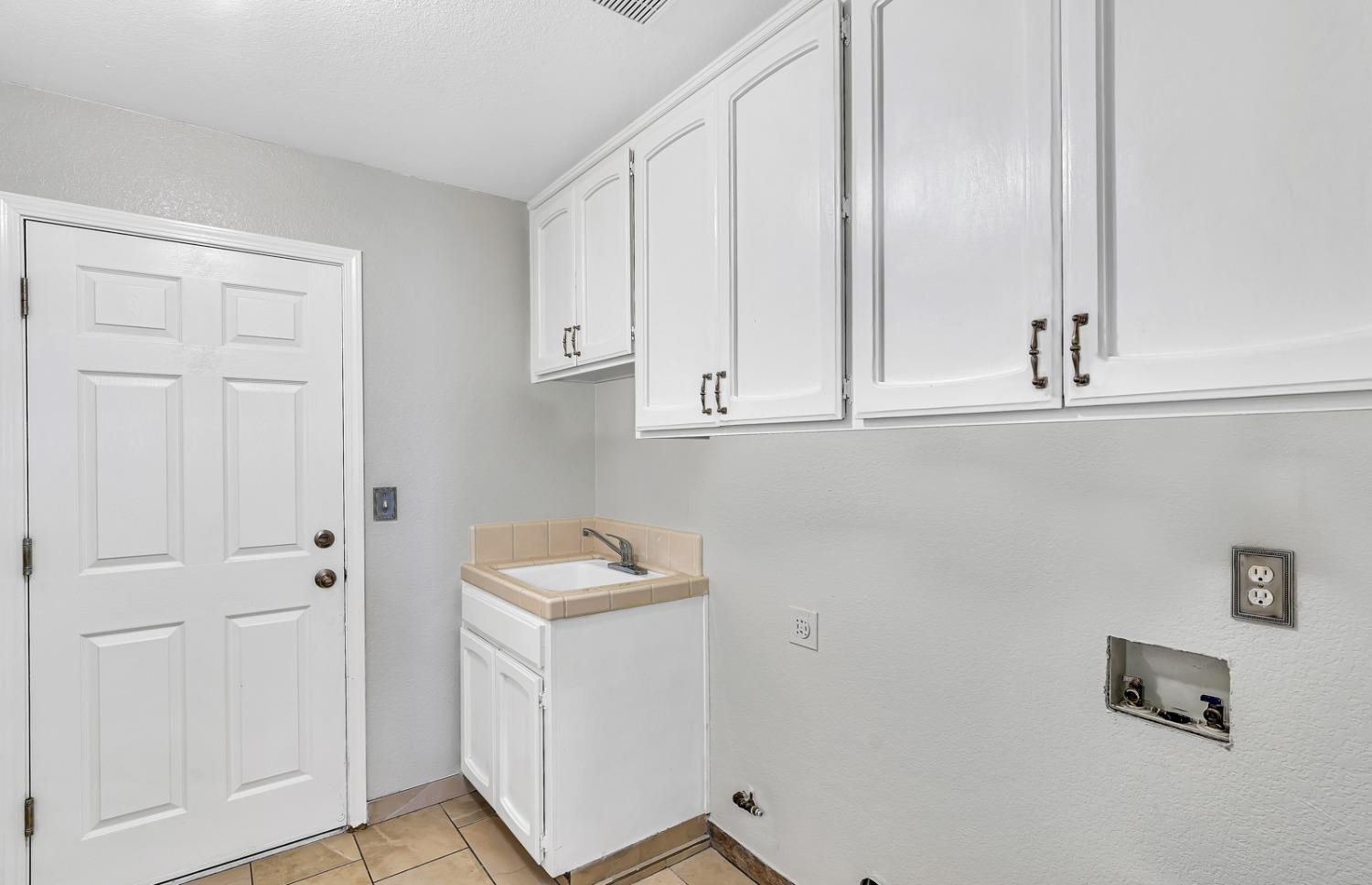 Detail Gallery Image 22 of 41 For 2083 Hastings Dr, Los Banos,  CA 93635 - 4 Beds | 2 Baths