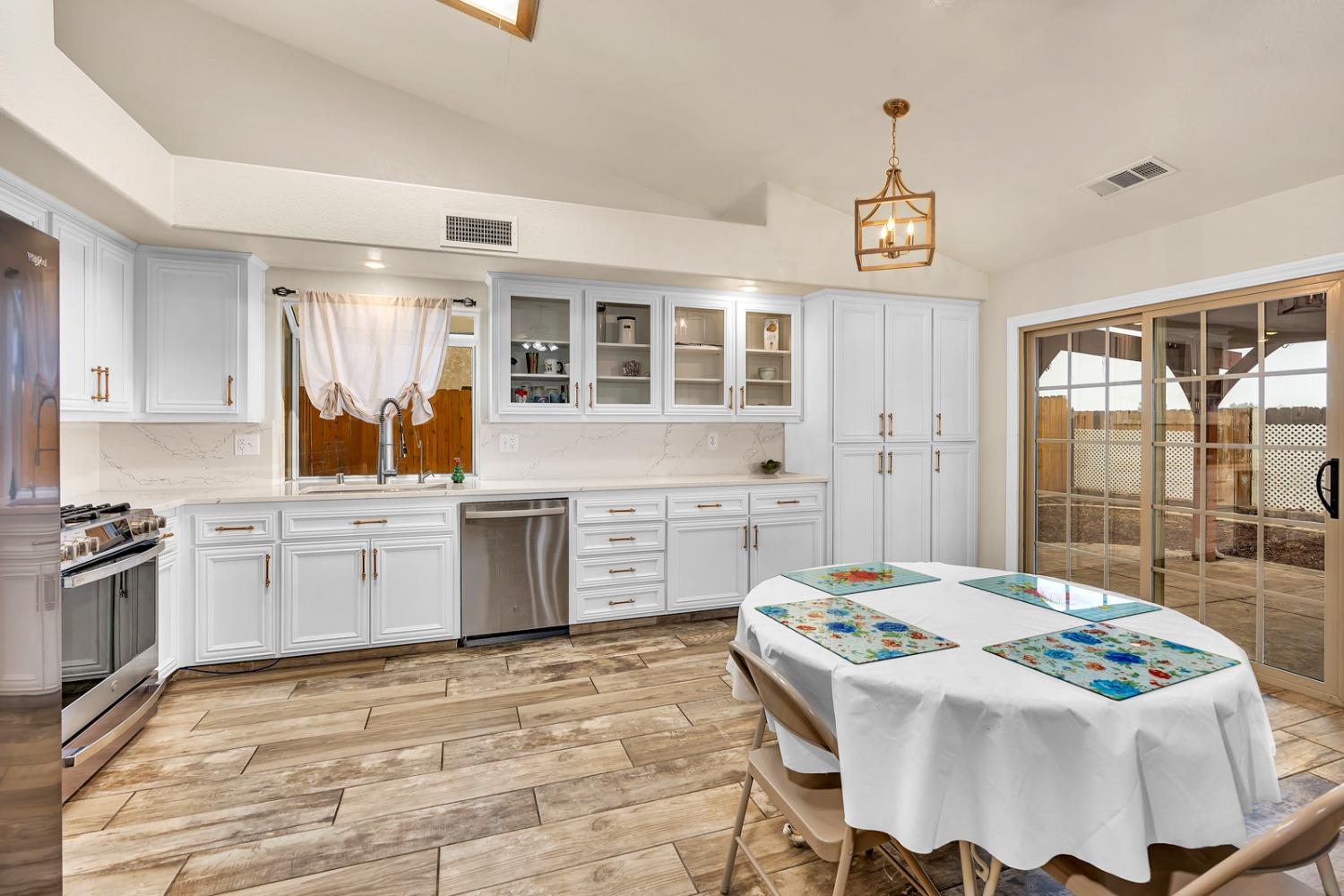 Detail Gallery Image 15 of 41 For 2083 Hastings Dr, Los Banos,  CA 93635 - 4 Beds | 2 Baths