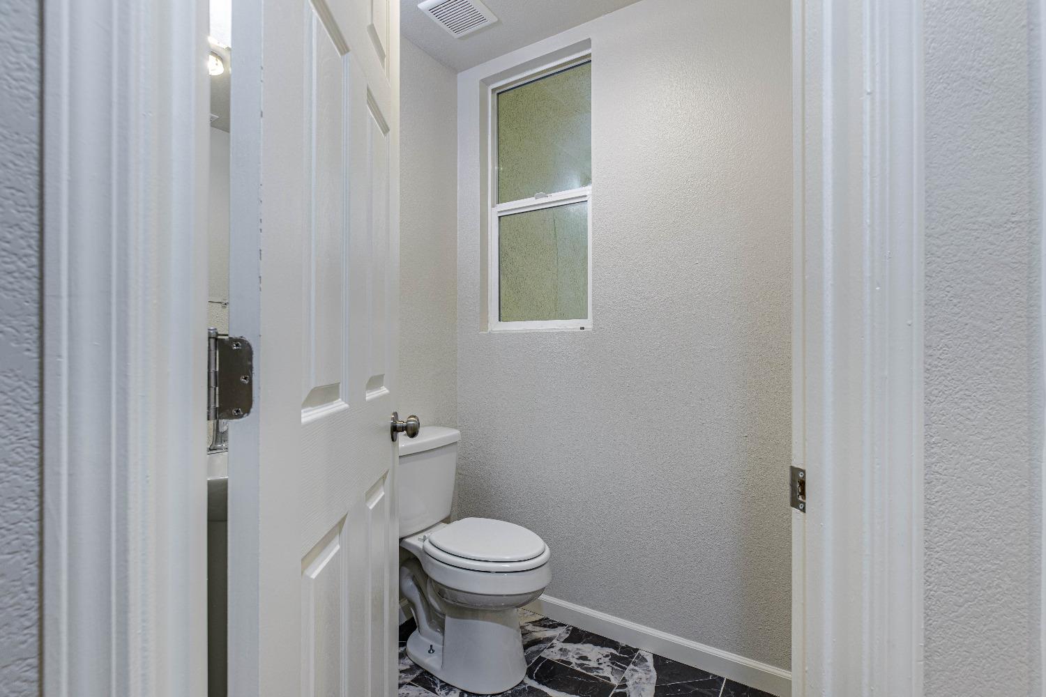 Detail Gallery Image 13 of 41 For 609 Queensland Cir, Stockton,  CA 95206 - 3 Beds | 2/1 Baths