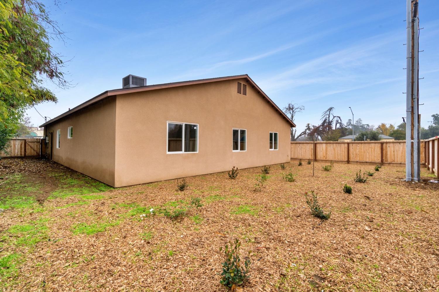 Detail Gallery Image 24 of 24 For 5194 E Belmont Ave, Fresno,  CA 93727 - 4 Beds | 2 Baths