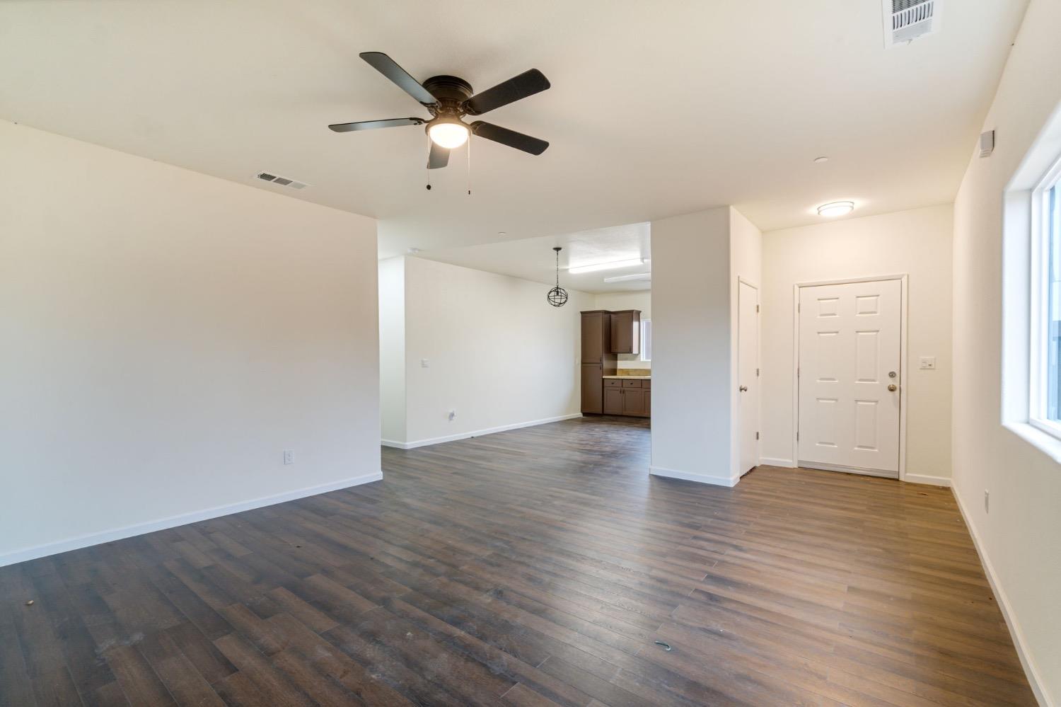 Detail Gallery Image 10 of 24 For 5194 E Belmont Ave, Fresno,  CA 93727 - 4 Beds | 2 Baths